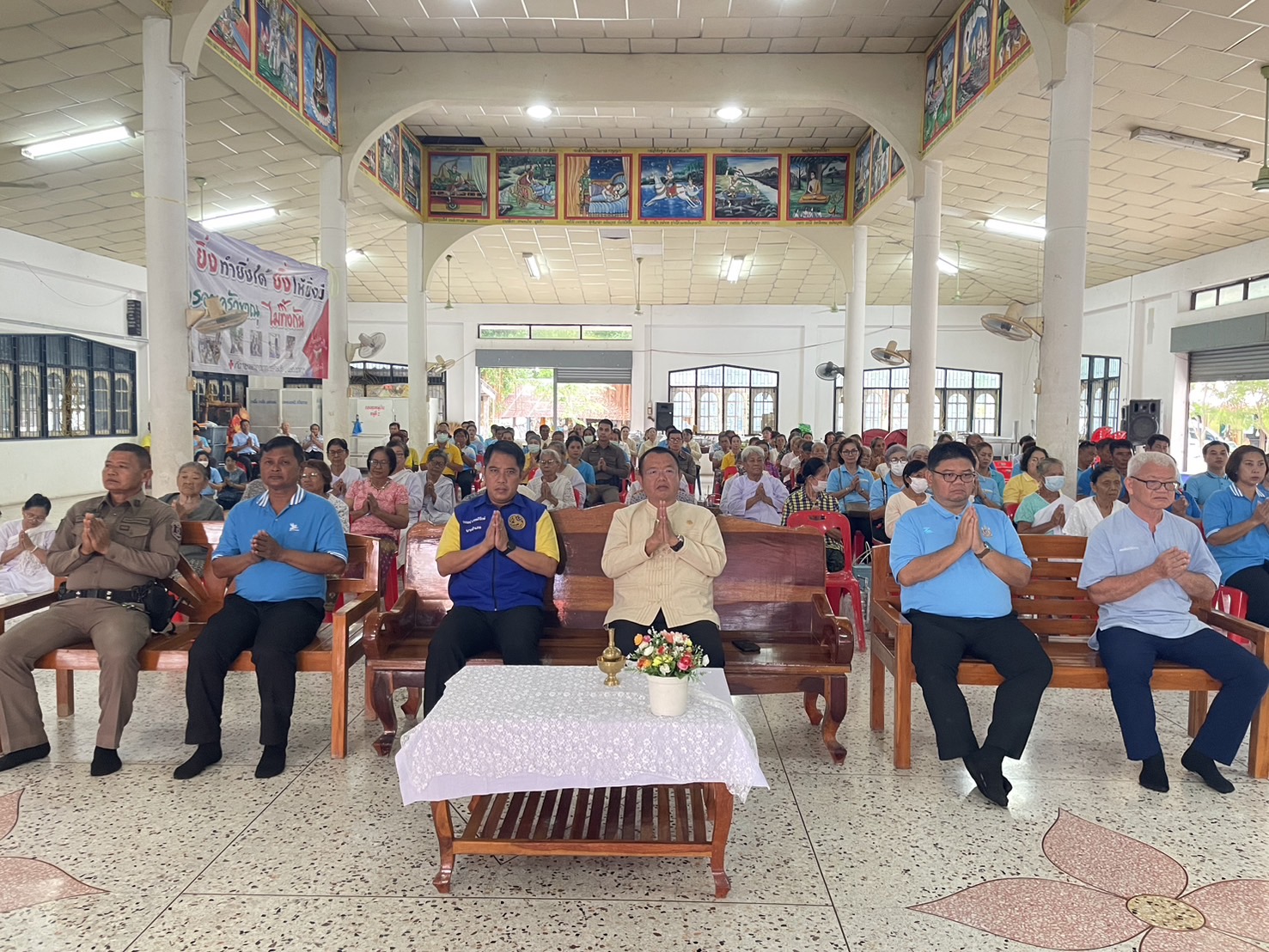 โครงการวัดประชารัฐ สร้างสุข  ร่วมกับกิจกรรมทำบุญตักบาตร (ทำบุญใส่ใจสิ่งแวดล้อม) 